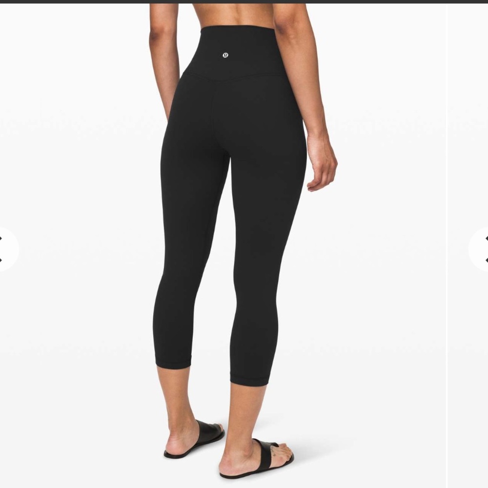 Lululemon Align Crop *21"
Black